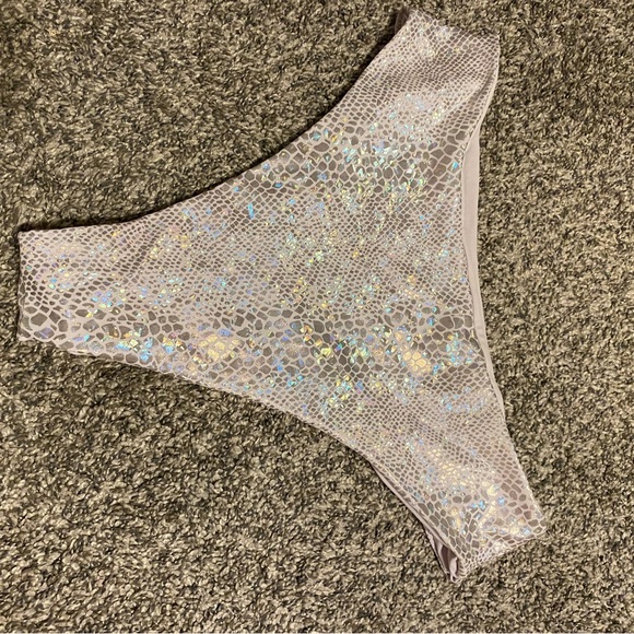 Metallic Snakeskin print strapless bikini - Picture 4 of 5